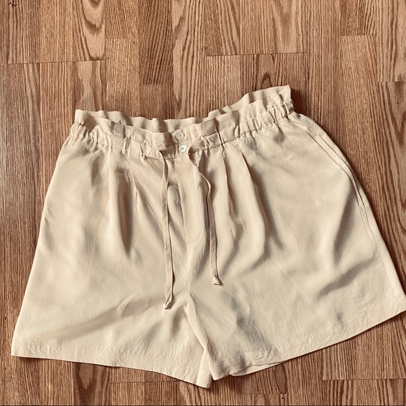 High waisted silk pleated shorts - Picture 9 of 11